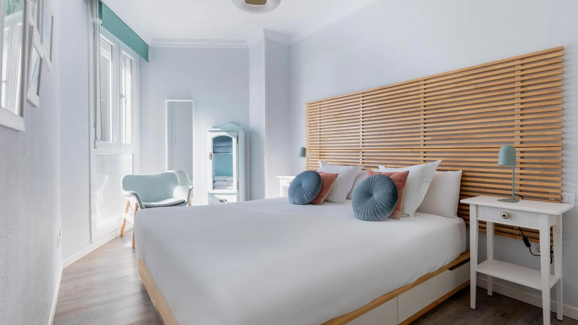 Beachfront With Communal Swimming Pool And Parking Radazul Espagne