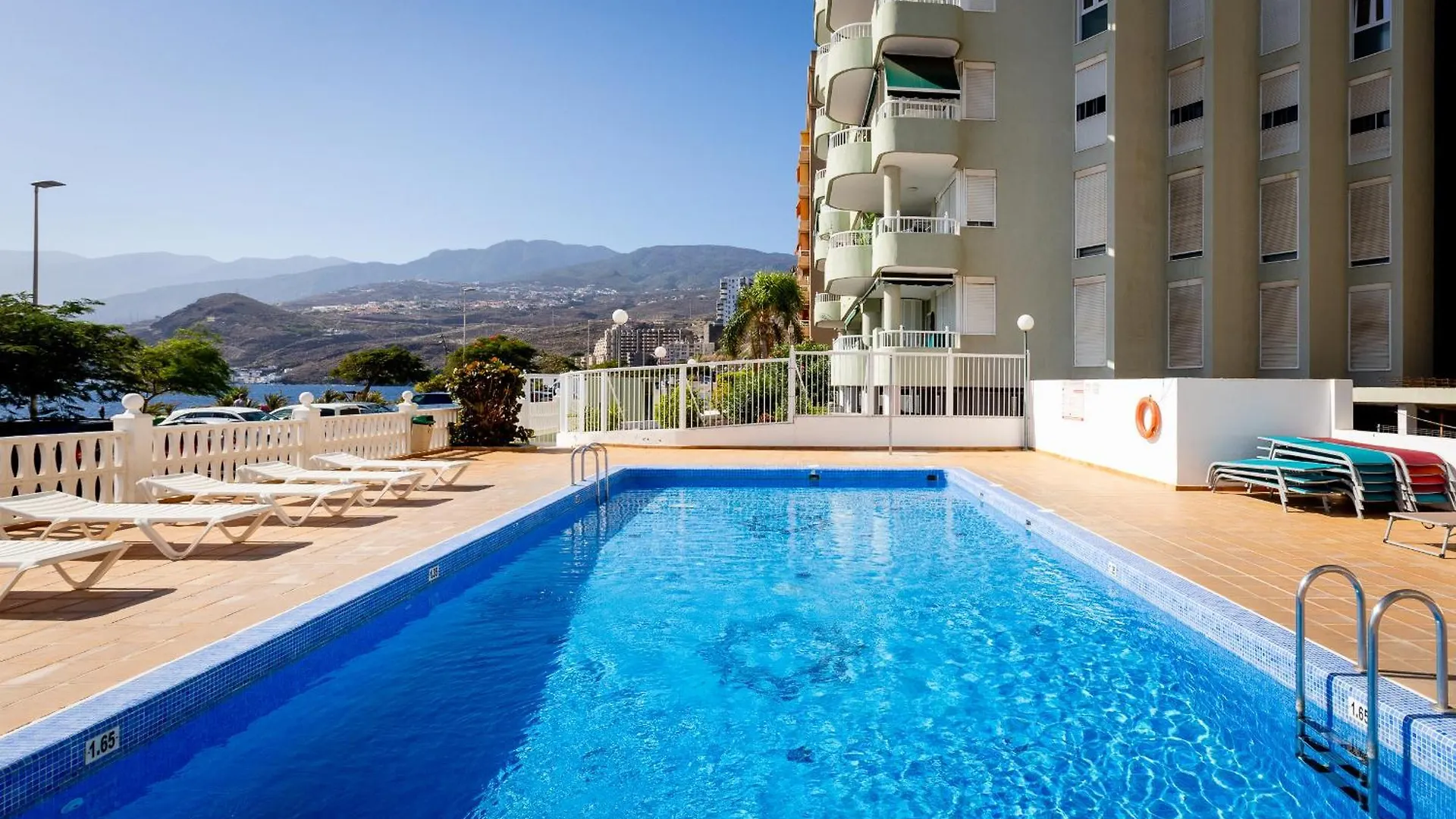Beachfront With Communal Swimming Pool And Parking Radazul