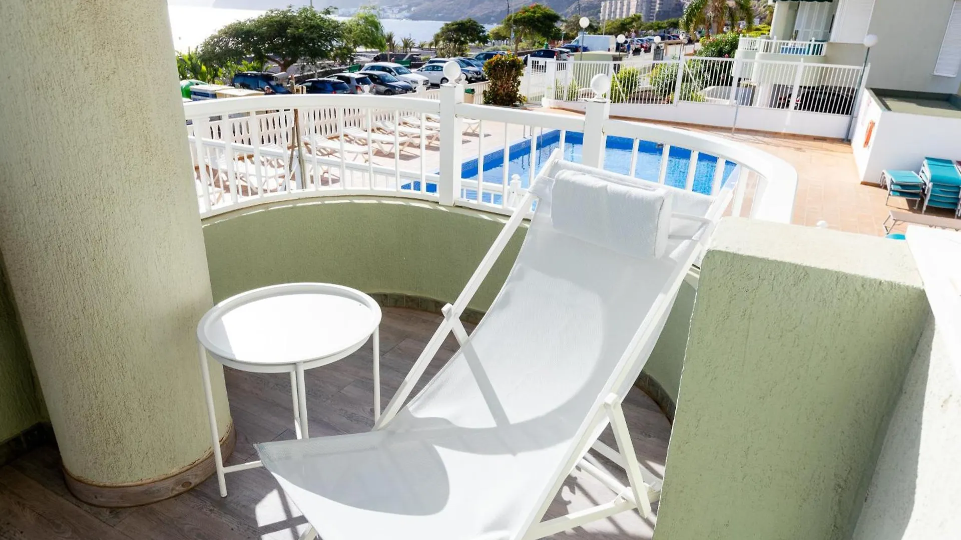 Appartement Beachfront With Communal Swimming Pool And Parking Radazul