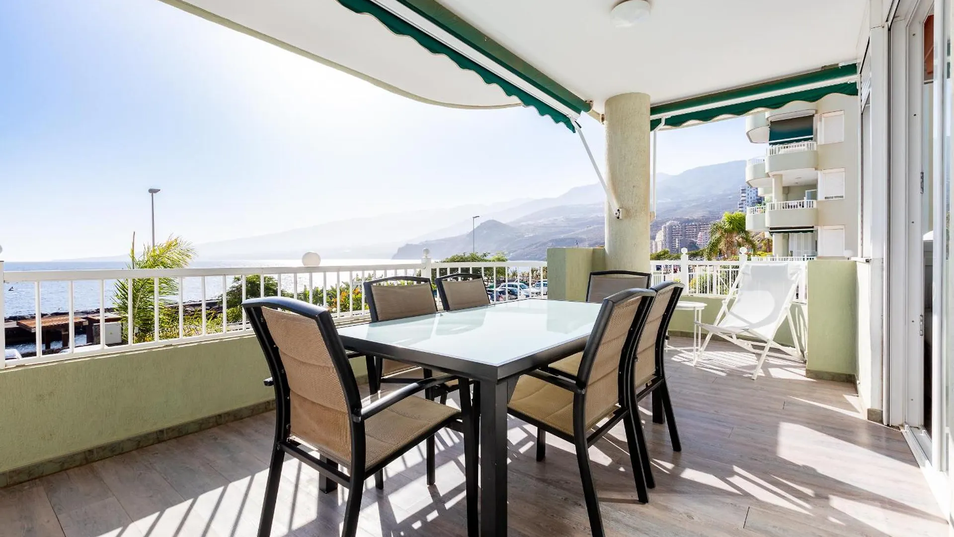Daire Beachfront With Communal Swimming Pool And Parking Radazul