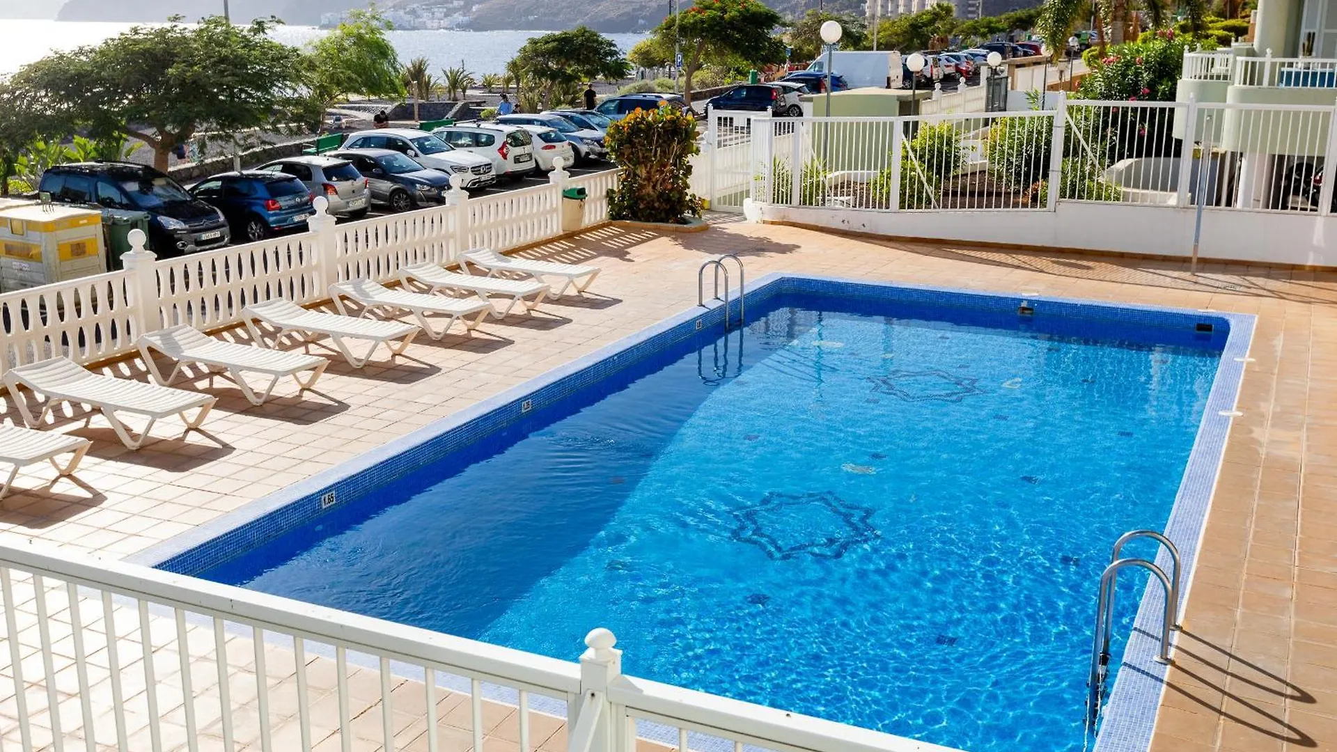 Beachfront With Communal Swimming Pool And Parking Radazul