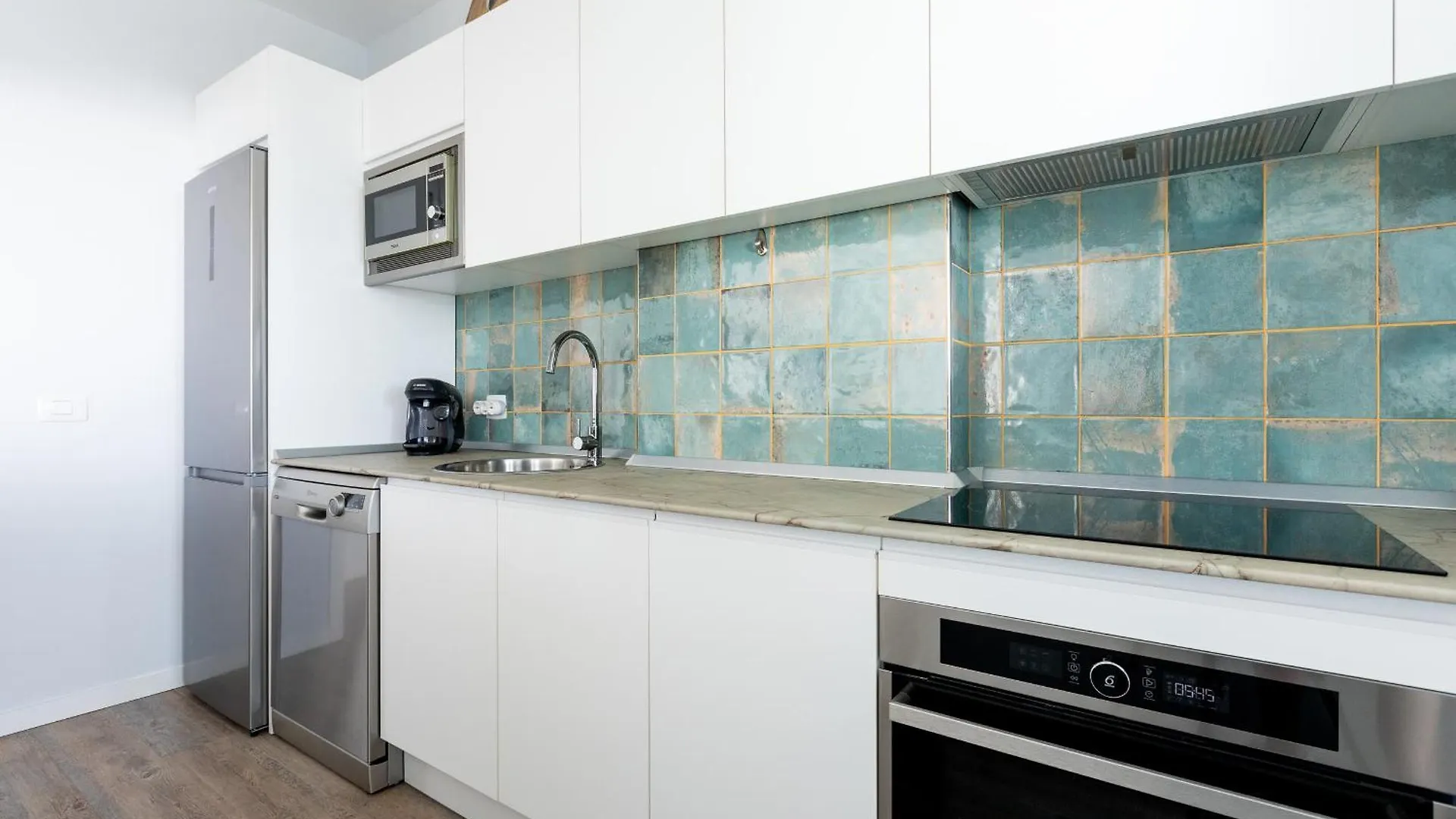 Beachfront With Communal Swimming Pool And Parking Radazul Daire